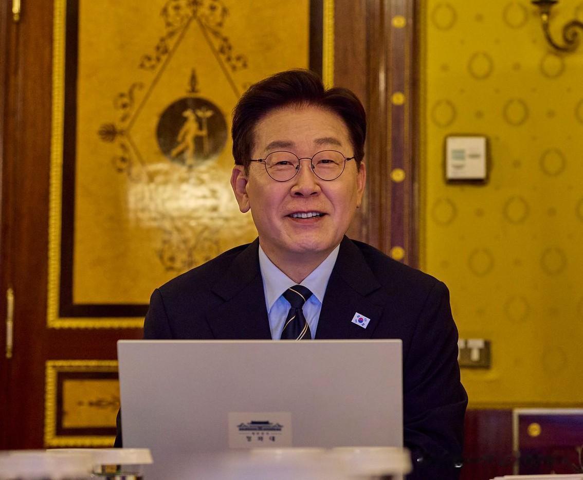 6月15日，韩国民调机构真实计量最新民调出炉，政坛局势迎来剧烈反转！李在明支持率