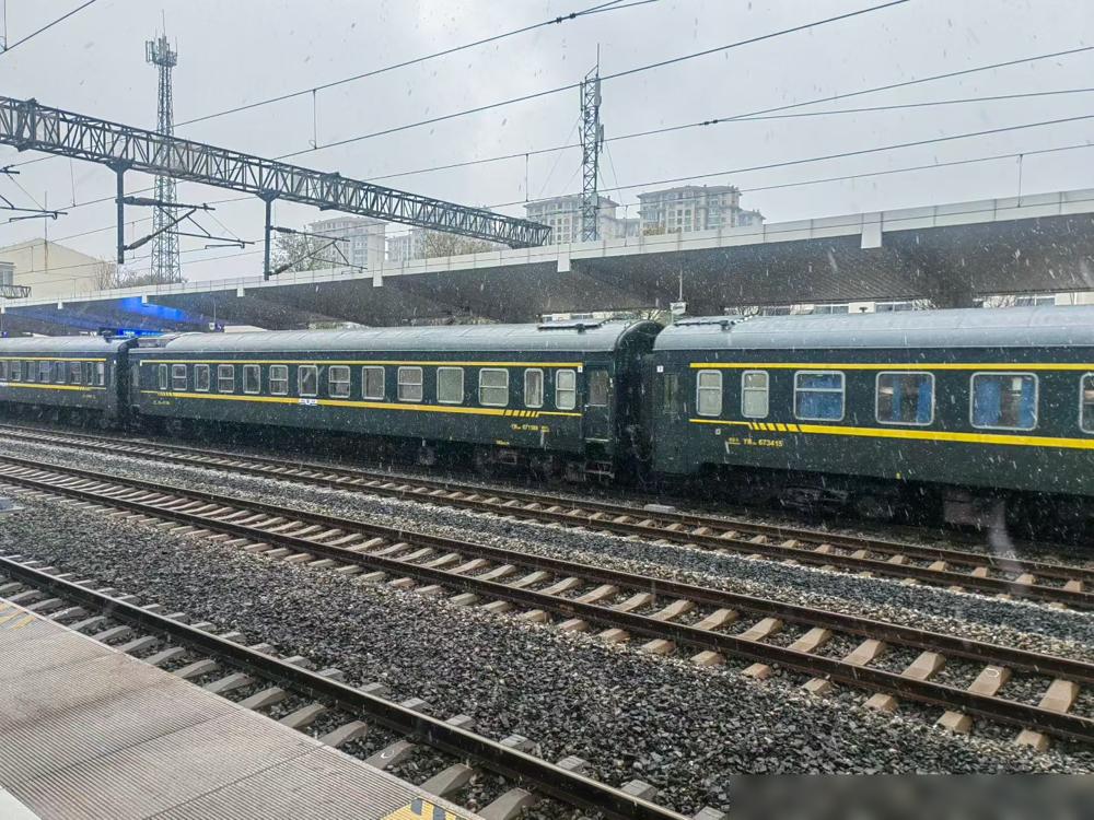 下了个顺风车的单，一打电话过去，居然要接满4人才走，太挤了，不能坐。取消后又有人