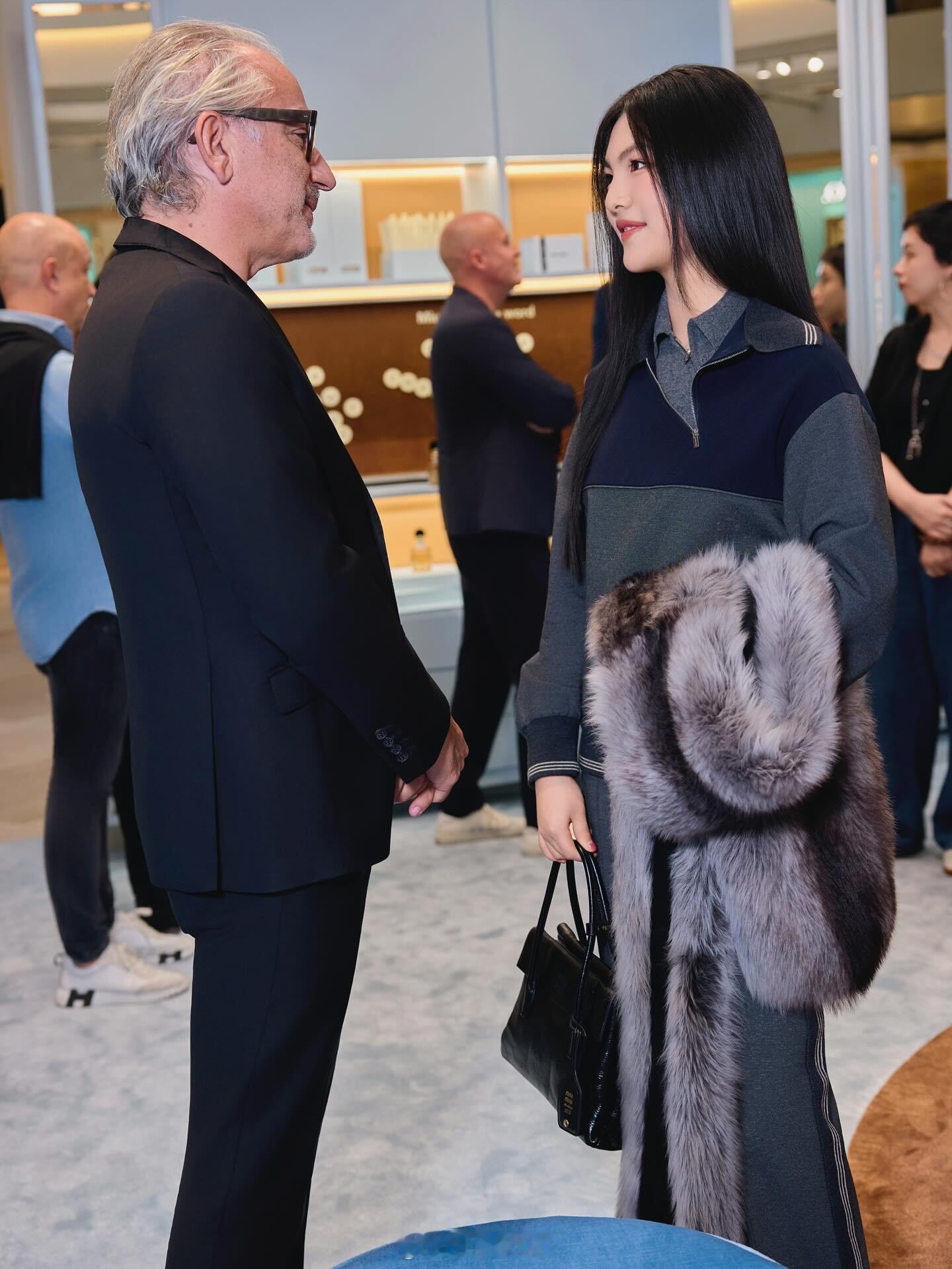 王诗龄何超莲同场出席MiuMiu活动，有钱人就是不一样……​​​