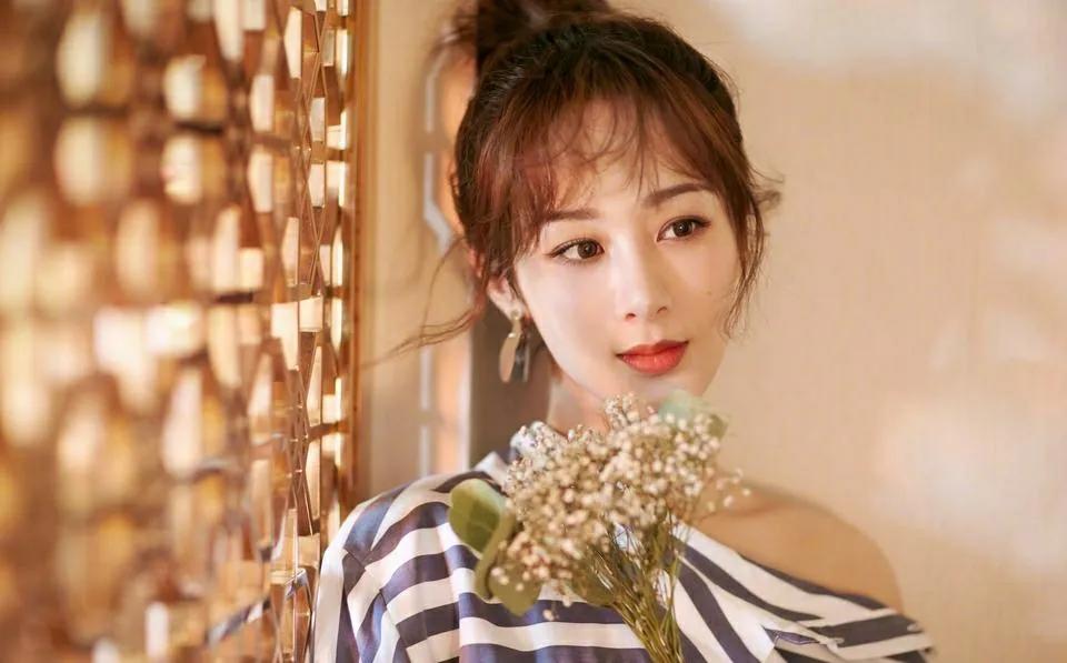 杨紫突然官宣结婚？网友：她的"小雪滤镜"终于碎了…如果有一天打开手机，突然看