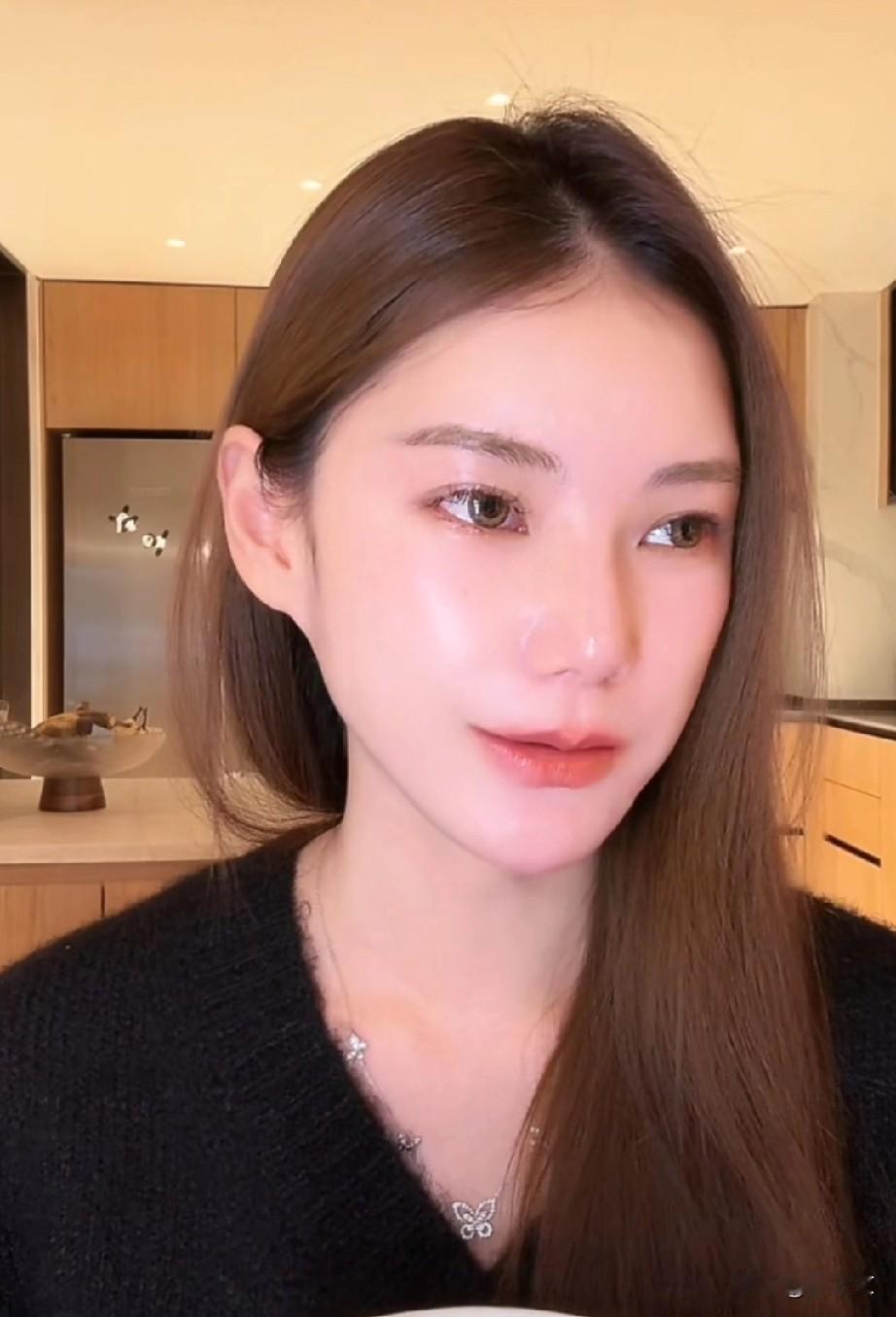 汪小菲，现在其实也挺幸福的，离婚后遇到了马筱梅，马筱梅就是那种小巧玲珑的那种女孩