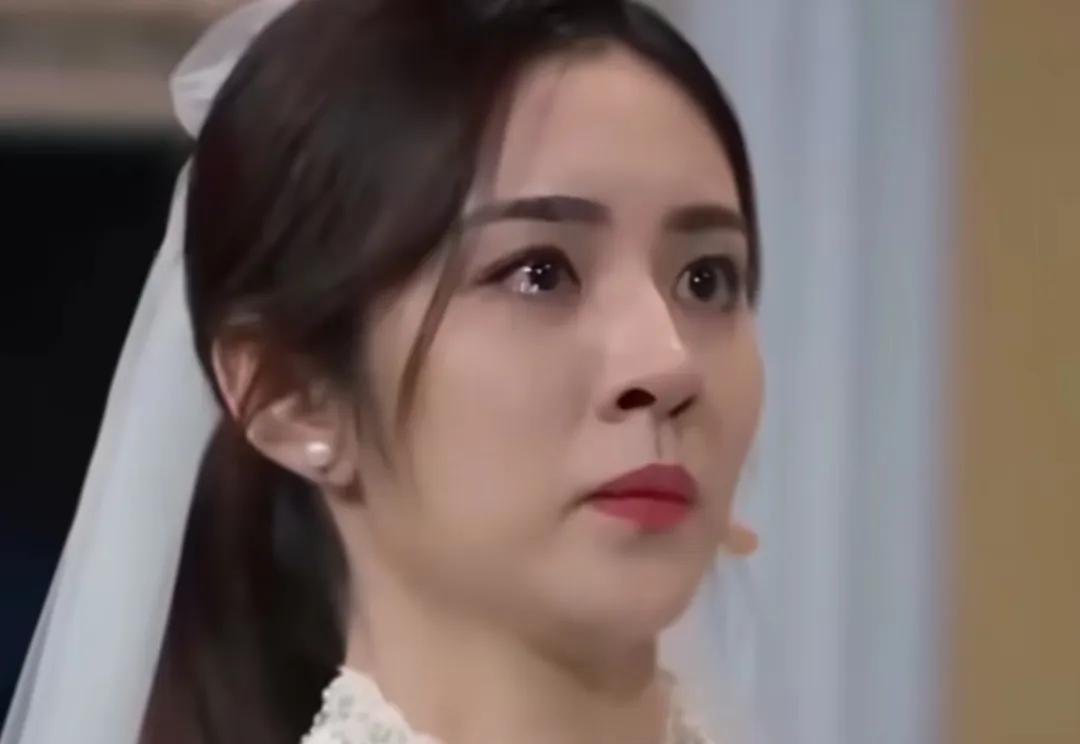 王晓晨给所有男人都上了一课她和俞灏明之间的感情扑朔迷离，俞灏明直接官宣恋情但