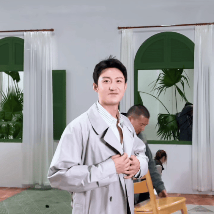 黄景瑜的斯皮尔伯格镜头，前一秒还在一本正经耍帅，后一秒立马破功憋不住笑🤣