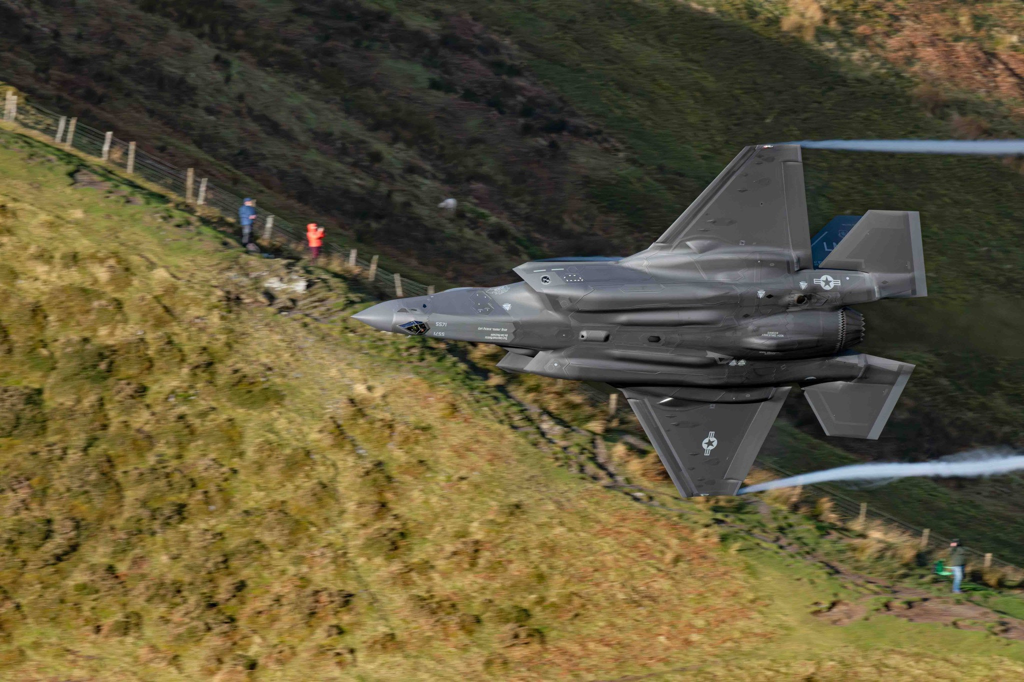 马赫谷上空的靓仔们