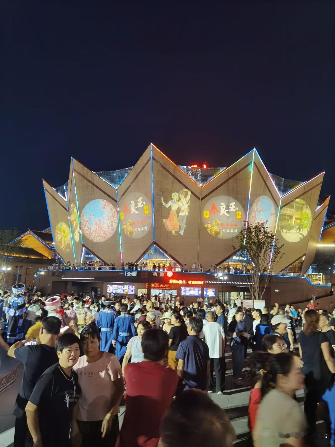 重庆偏远小镇，繁华如县城，避暑养生十分方便！重庆主城40℃酷暑难熬?