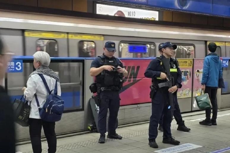 12月20日，香港《卫报》报道:“台北‘1219’砍人案致4死9伤，惨案刚发生，