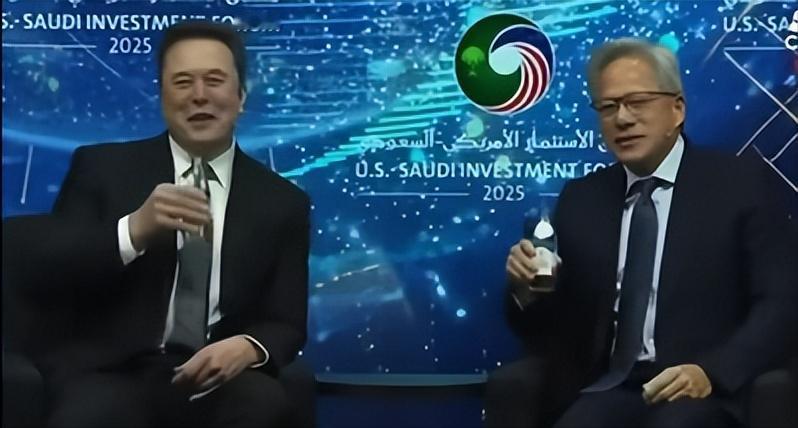 马斯克称目前还没有实用的人形机器人！当地时间周一，马斯克在美沙投资论坛上表示