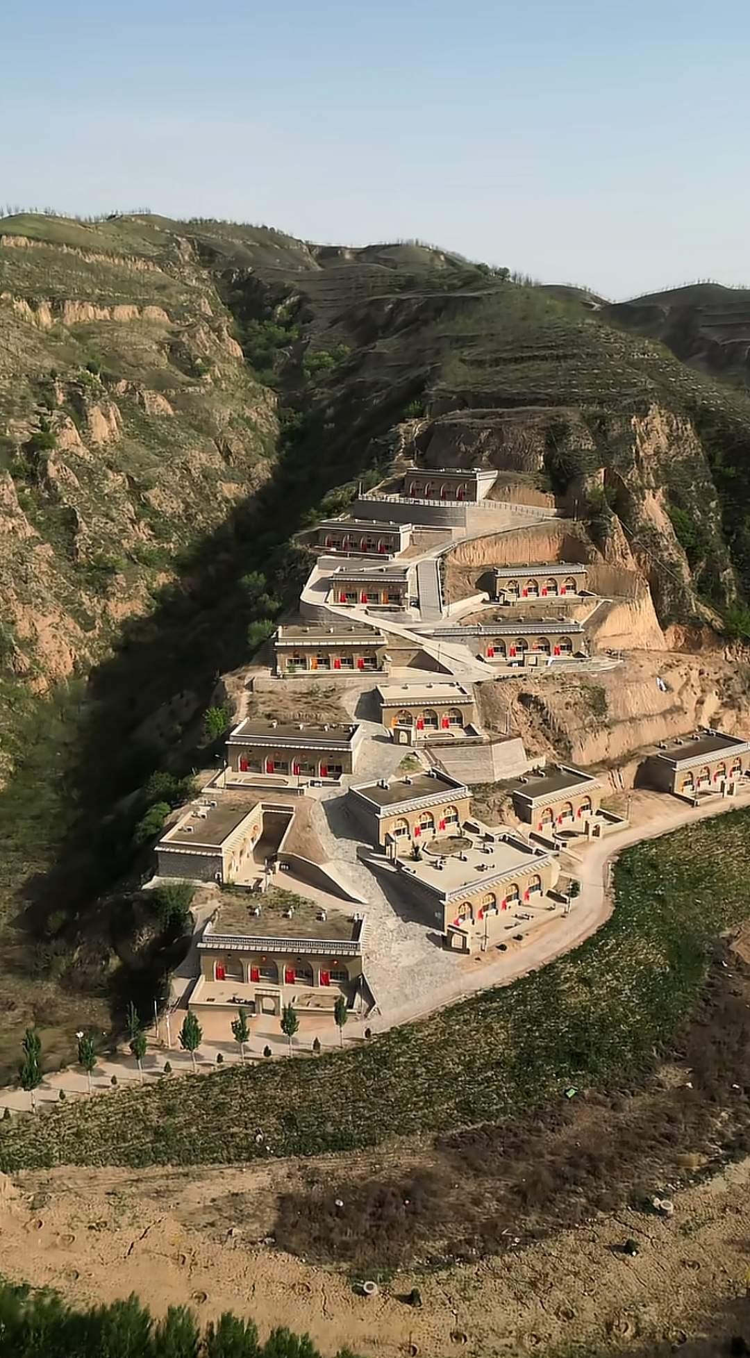 这个是陕北的农村吗？不是，这个是陕北的一家酒店还是有人信吗？但它确实是陕北的一