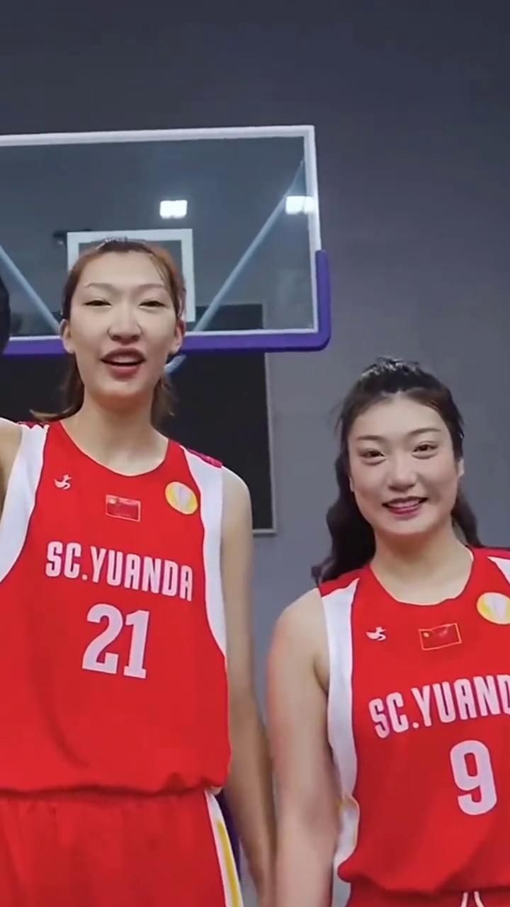 很多人讨论中国女篮核心只会说韩旭、王思雨，但我告诉你真正不可替代的是李梦。韩旭是