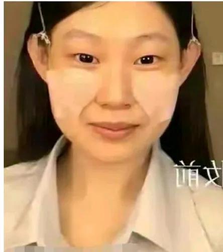 没化妆前的沈佳润，人靠衣装，如果演员没有化妆，卸了妆就和普通人差不多。沈佳润长的