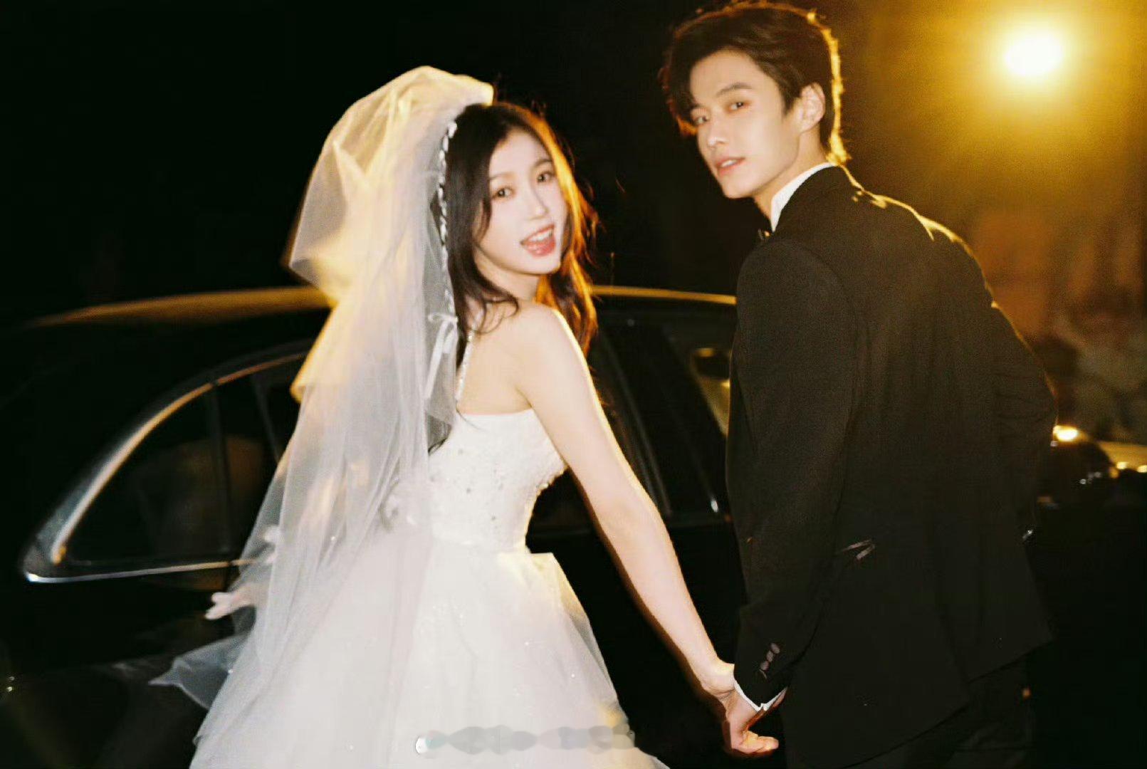 虞书欣说感谢大家参加暮暮朝朝婚礼呜呜呜怎么能这么美好呀