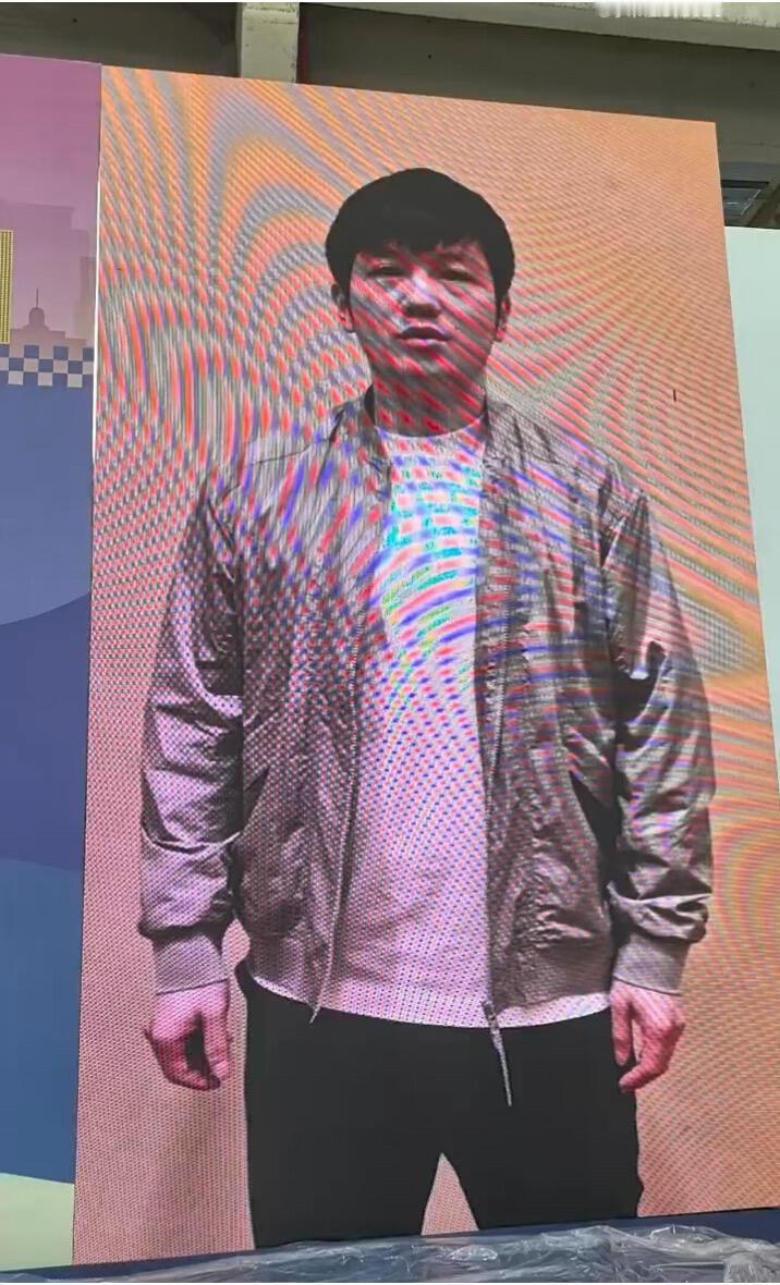 樊振东真的好认真，看这架势还以为谁又结婚了，东哥祝福谁百年好合呢！这是东哥在美