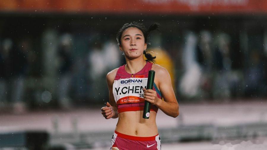 亚运会中国田径队在本届亚运会田径项目中最终共获得17枚金牌。“比完了，下班了，