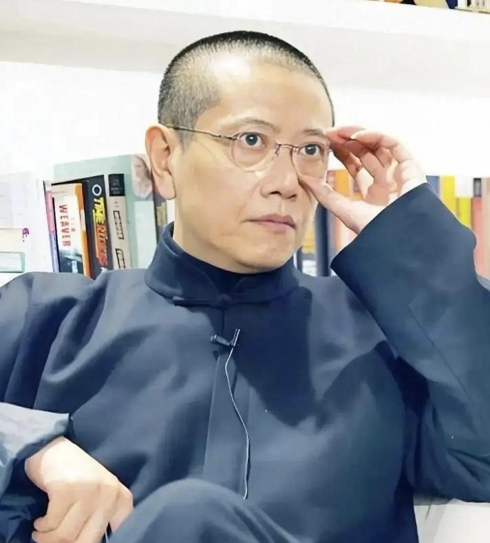 看到文化名人陈丹青最近絮絮叨叨地诉苦，说他那个在美国长大的女儿，47岁了，不结婚