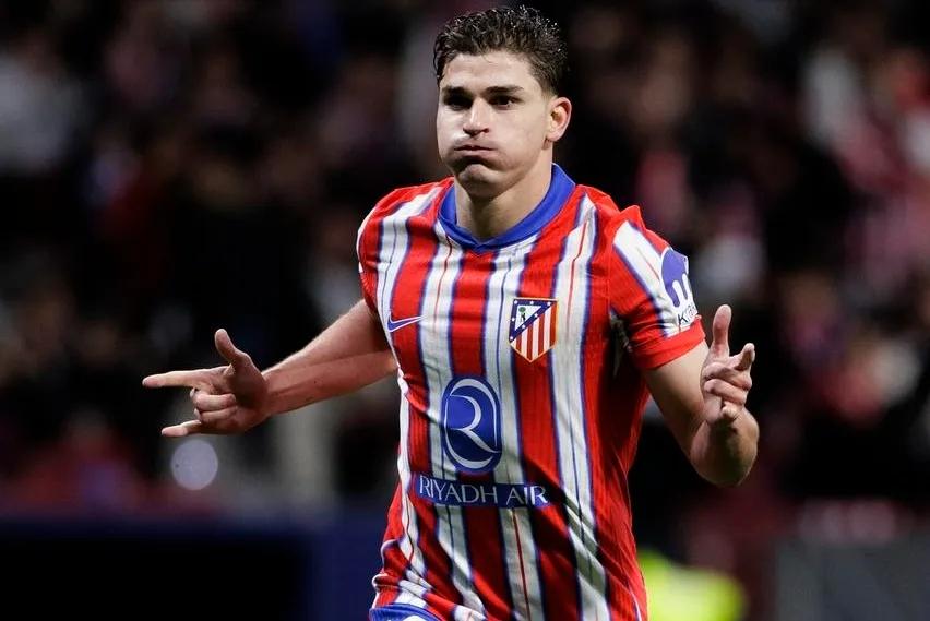 在西甲联赛的表现，阿尔瓦雷斯和费兰-托雷斯没有太大区别，甚至费兰的数据要明显好过