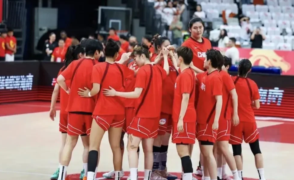 今天中国女篮vS美国女篮这场比赛有四大看点！第一:韩旭和张子宇的内线双塔组