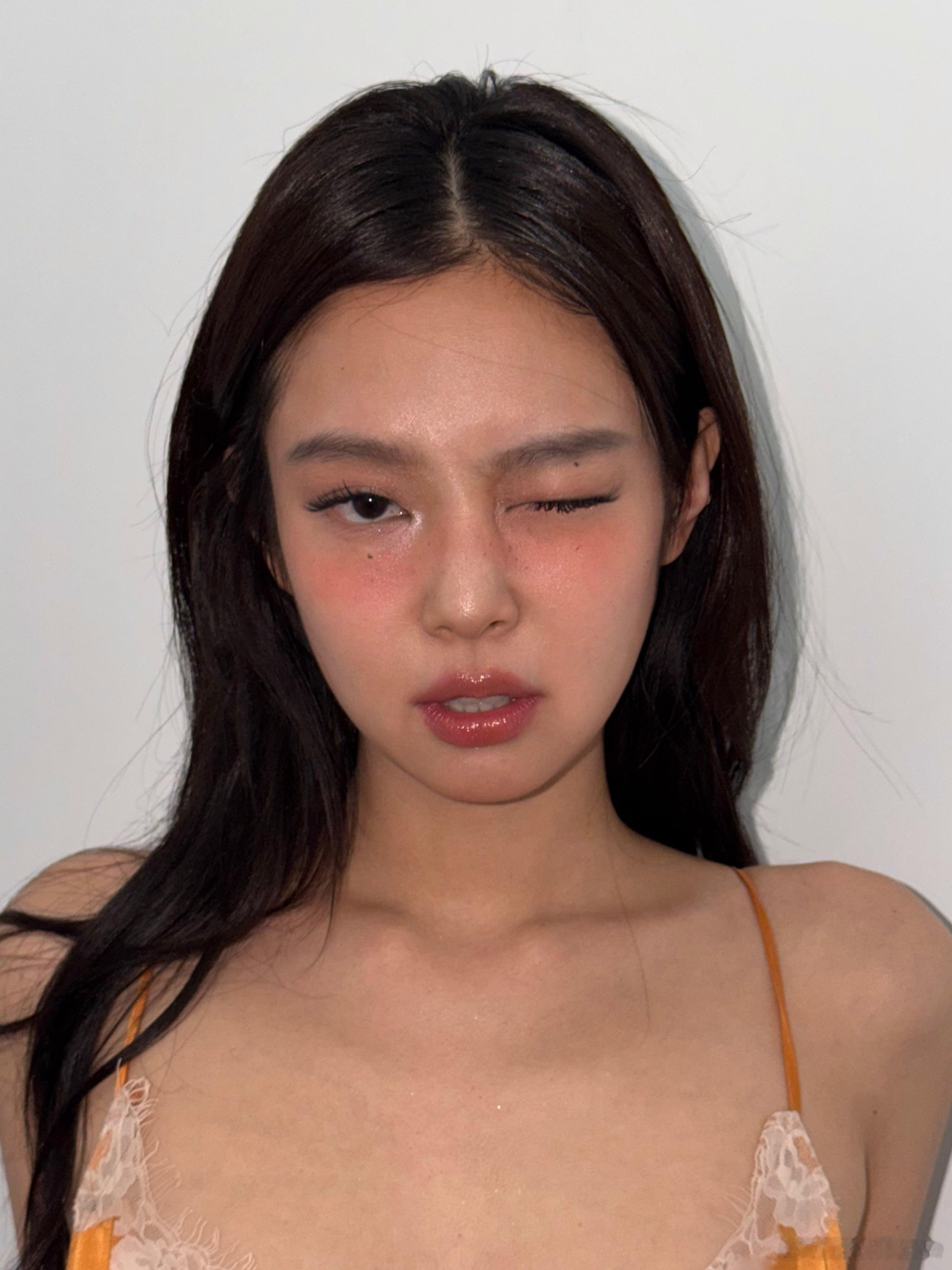 JENNIE×Cosmopolitan封面大片花絮图集📸