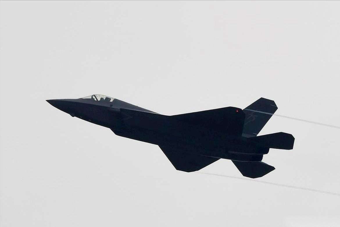 印度媒体朋友一声吼啊，说咱们的战斗机，不用烧油了。说是搞了种神仙材料，能把空气