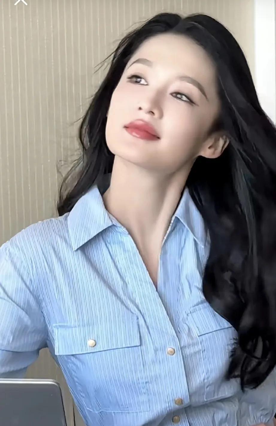 李沁这个妆容好英气，眉眼都变得犀利了。#李沁#