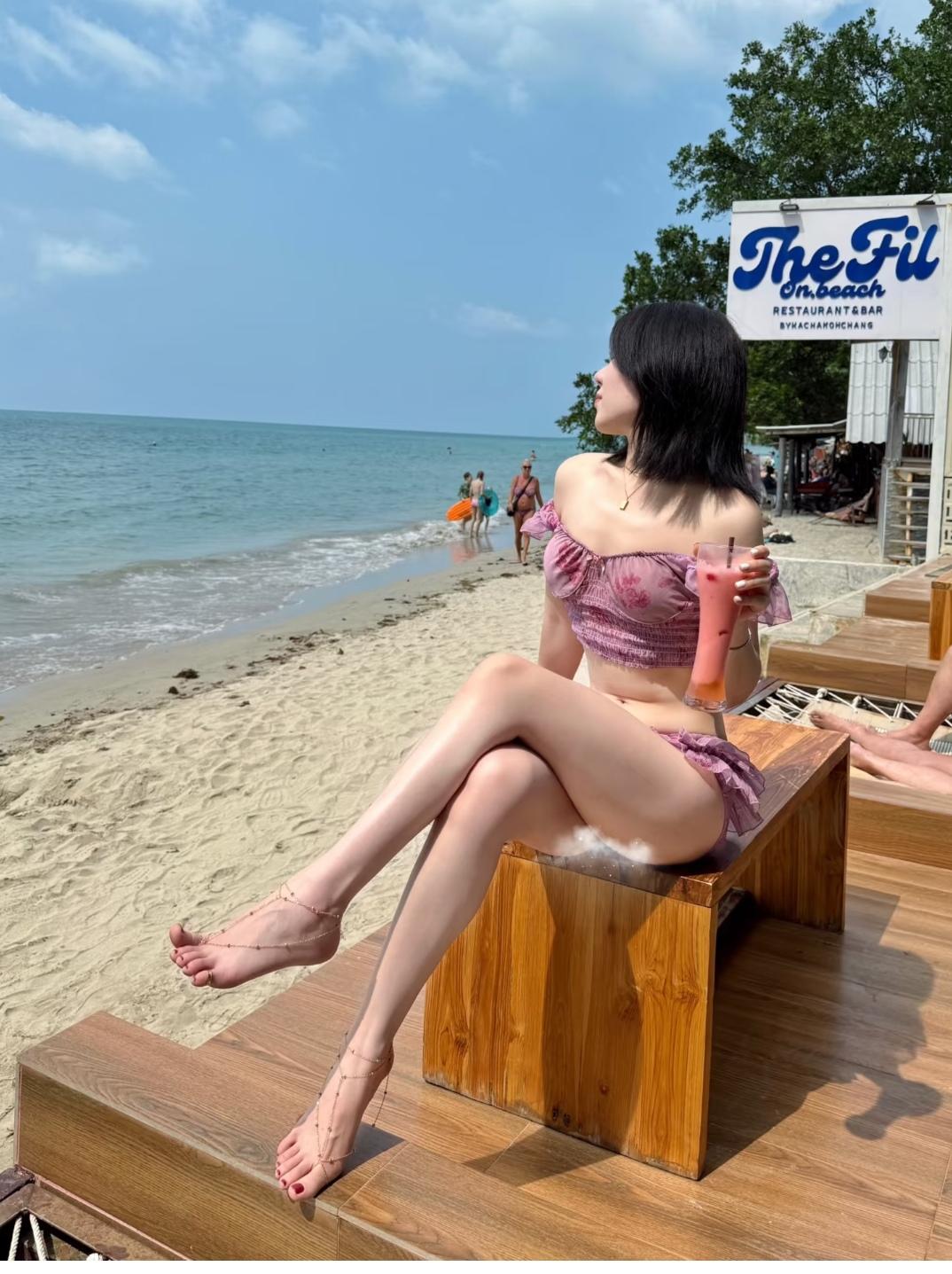 脚丫子好抢镜。