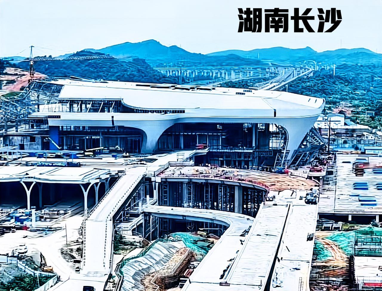 个人对长沙高铁西站，和地铁有一点看法。既然长沙高铁西站和地铁都在建了，未来的高铁