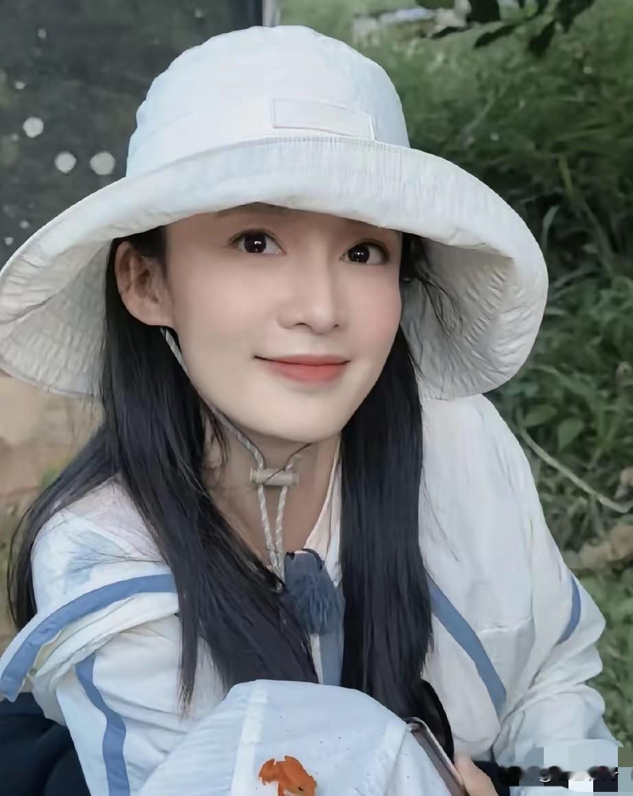 我敢说，​李沁，​绝对是张雅琪参加综艺以来，遇到的最体面的女明星。花少7