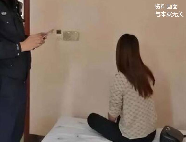 上海男子在网络上认识了两个女子，为追求刺激，主动拉拢多人频繁在酒店聚众“办事”，