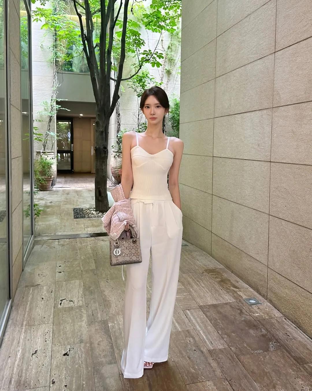 儿媳妇坐月子，真是把自己宠上天了！连内裤都要让我儿子洗，一个大男人干这活儿，像什