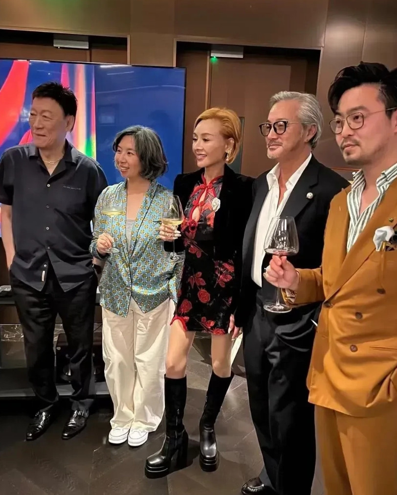 万万没有想到，曾经的女神居然变成这样了，差一点都没有认出来。[捂脸哭][捂脸哭]