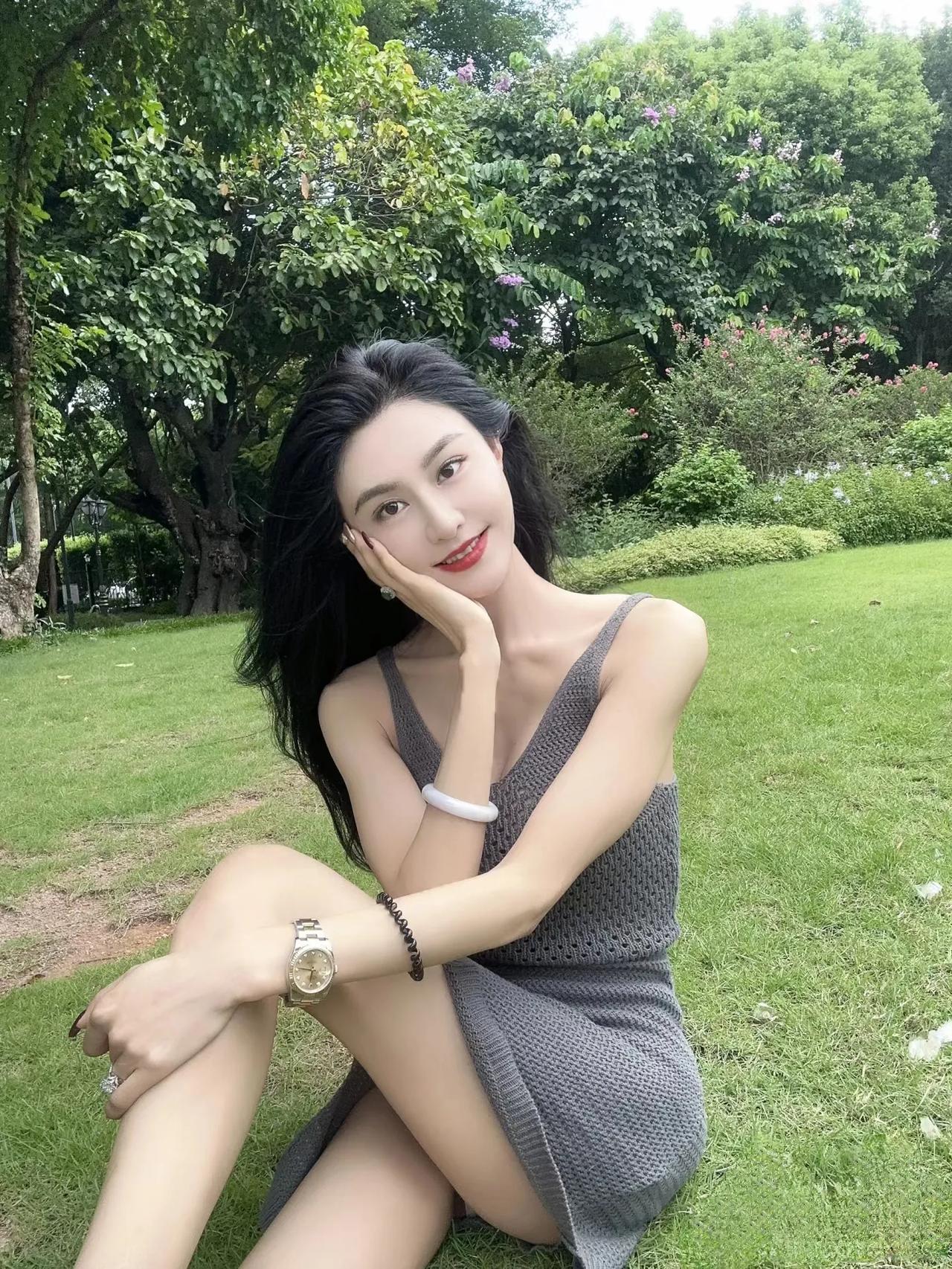 美丽动人，如诗如画。