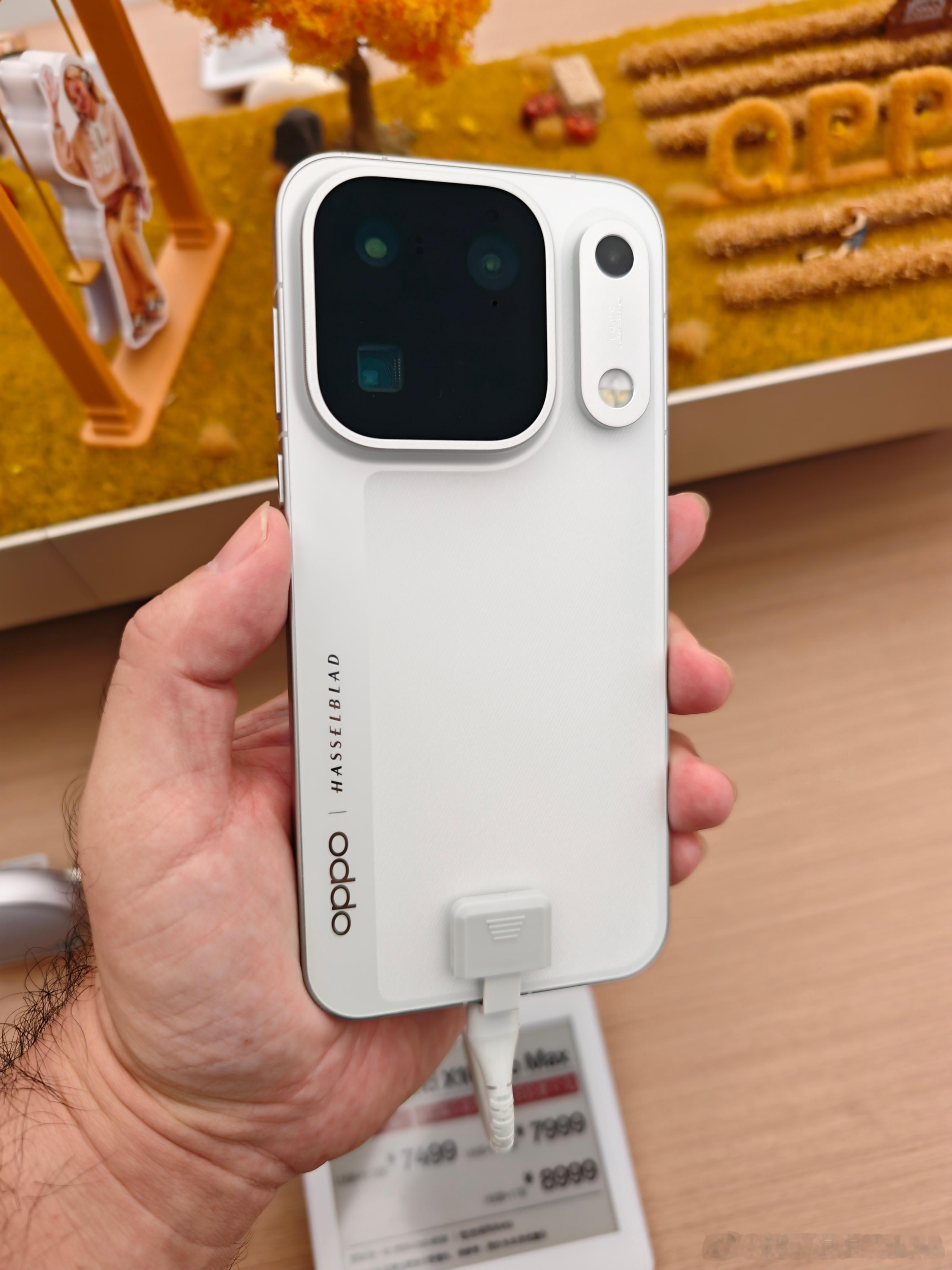 OPPOFindX10ProMax超长焦能力还得是9Ultra到线下店走一圈，摸了一会儿，单纯看10