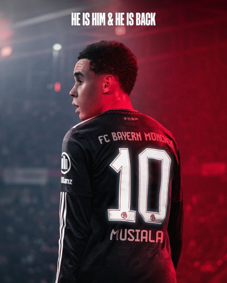 替补送助攻! 拜仁官方晒穆西亚拉海报: 他就是他! 他回来了!