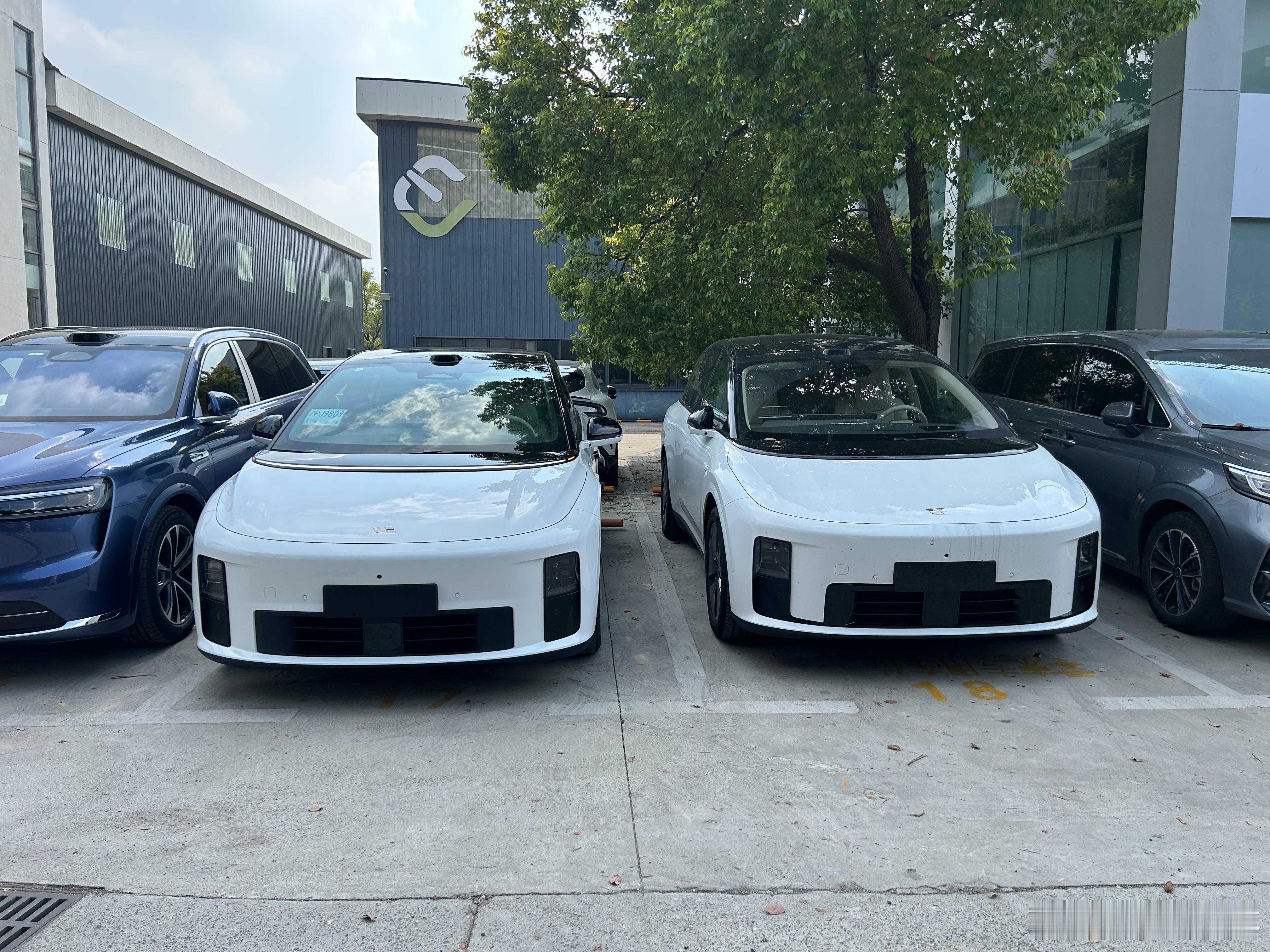 只看前脸，如何区分理想i8和i6：理想i6➡️｜_｜理想i8➡️U
