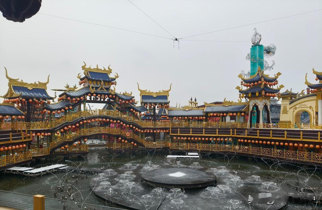 去开封前纠结了超久，最后冲着万岁山票价太香，干脆两个都冲了，各玩了半天。但如果二