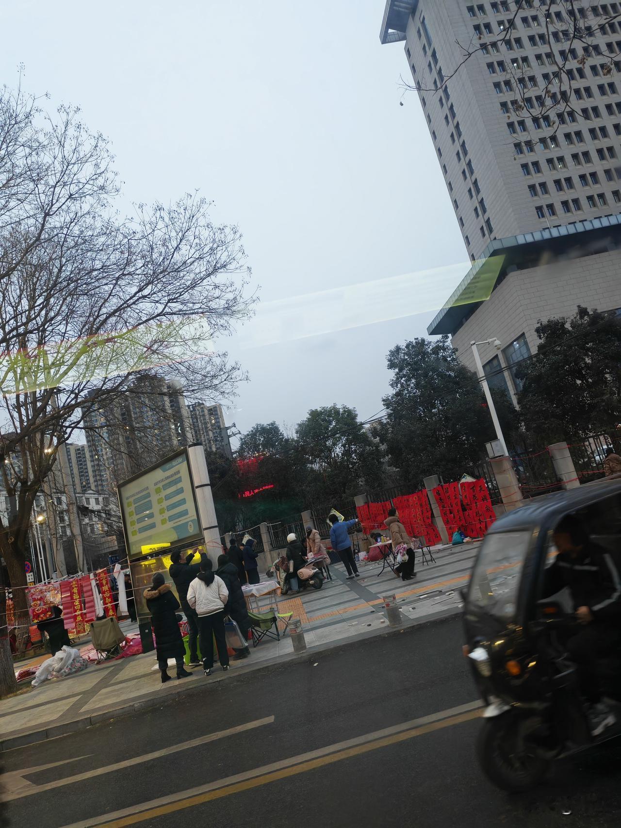 终于明白为什么那么多人在杰我睿买黄金了，黄金太夸张了，买一克黄金一千四百多加