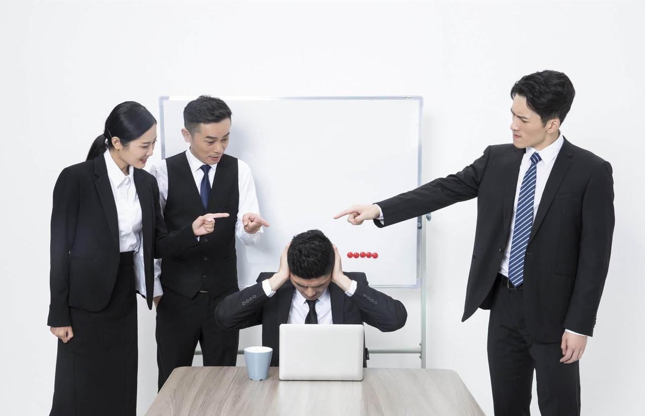 领导偏爱“戏精员工”？不是瞎眼，是职场权力的底层逻辑变了。很多人不解：明