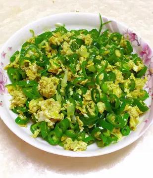 大家发现没有，饭店里的鸡蛋炒青椒，原来是青椒多，鸡蛋少，可现在是鸡蛋多，青椒少，