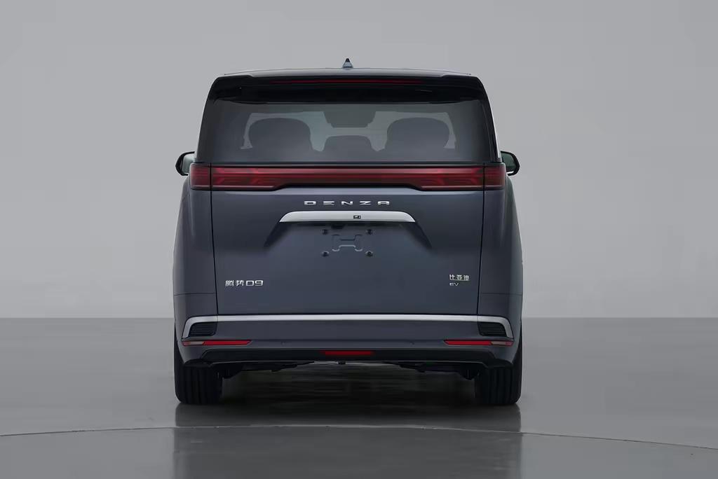 第二代腾势D9开启预售，闪充肯定是有了，关键是续航能力大幅度提升，包括插混和纯电