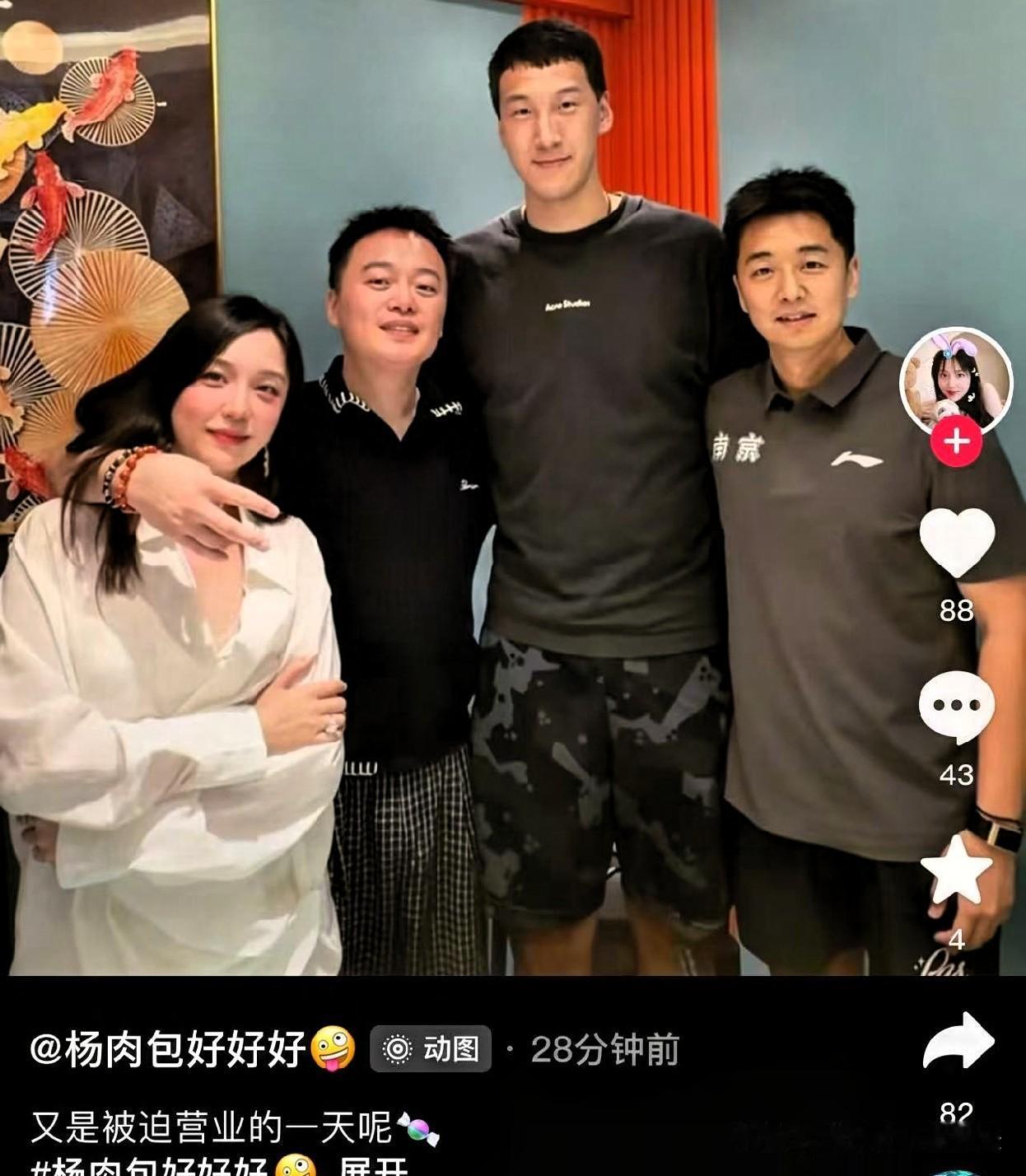 太现实，杜锋刚离任，嫡系杜润旺率先离队投奔同曦，同曦老板娘迫不及待晒出夫妻俩和杜