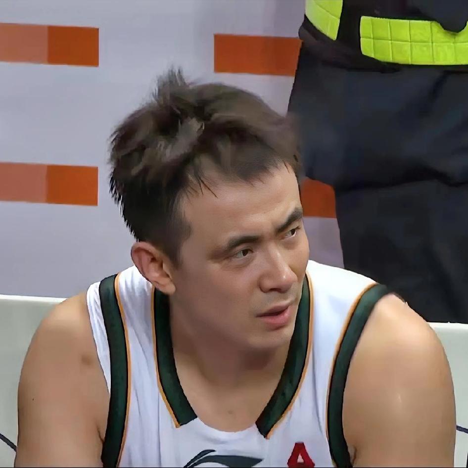 说实话，辽篮现在打成这样！我认为有一个人既着急！又无奈！他甚至比主教练还急！？