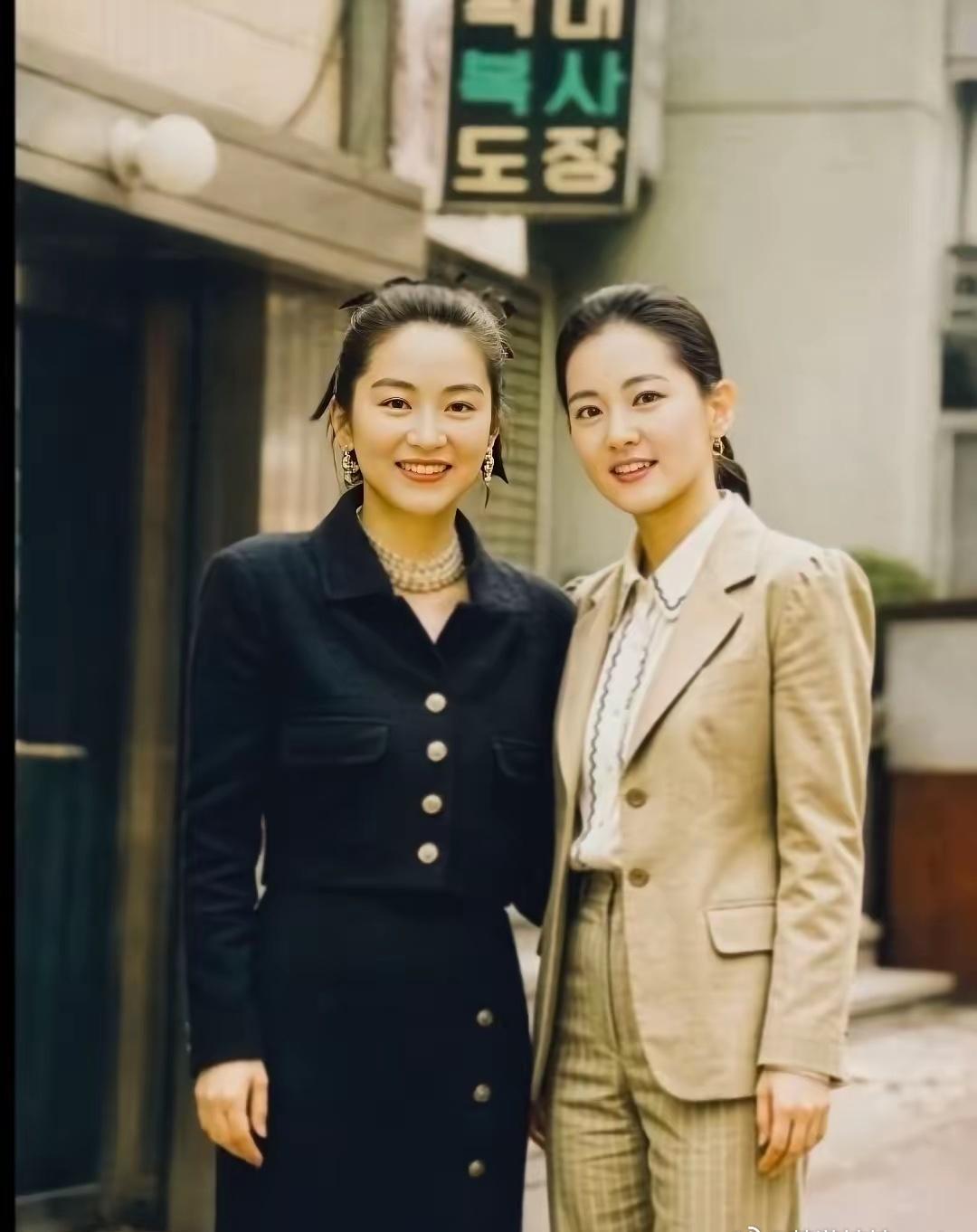 这个跟林青霞合影，在颜值上还把她比下去的女人是谁？​​​