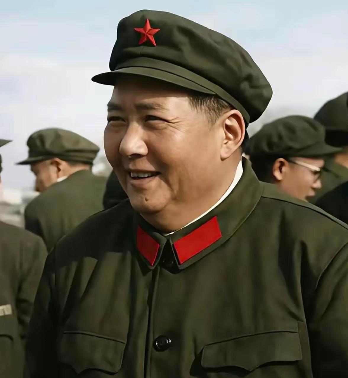 明日八一，格外想毛主席。古往今来军队不少：保皇的、护阀的、雇来的、借来的……