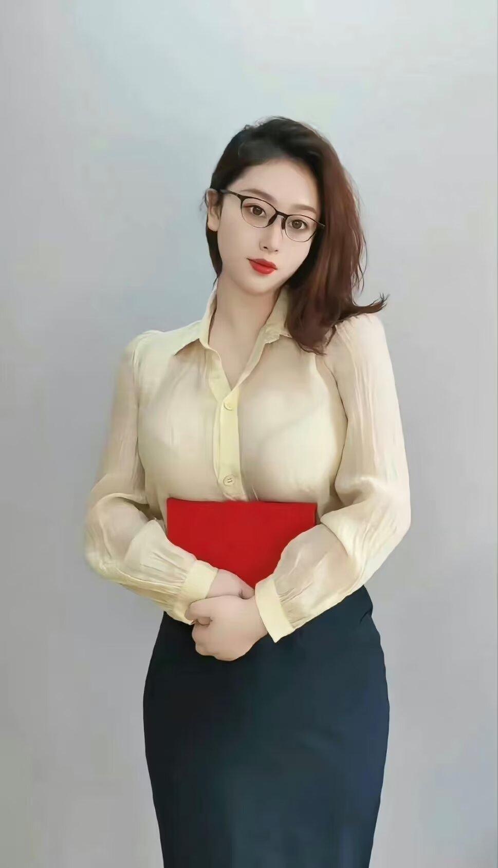 有些不属于你的东西要学会放手，紧握拳头是没有办法去抓住新东西的，这个世界上任何事