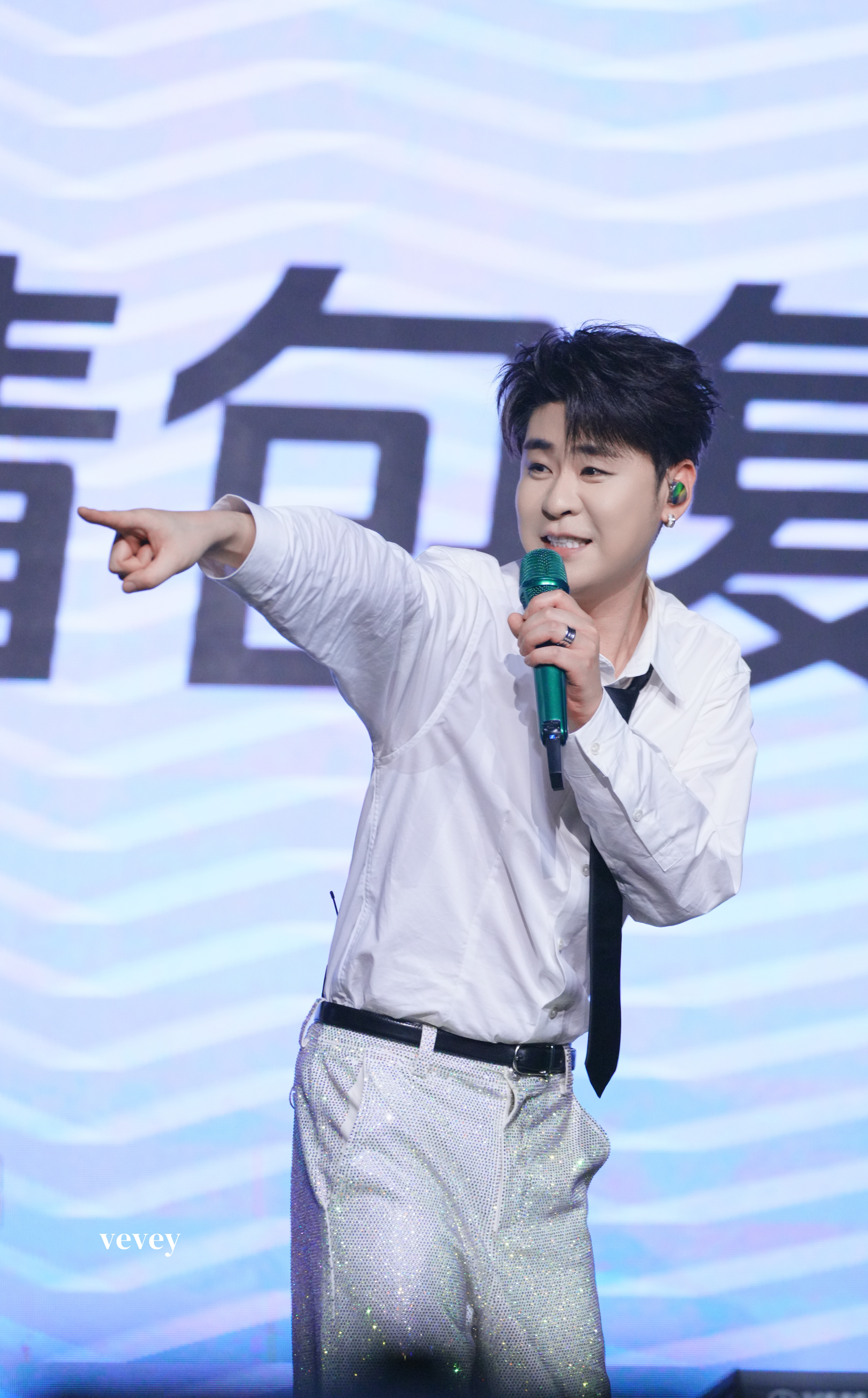 你以为你在寻找光其实你就是那未曾熄灭的辉煌晚安—张云雷