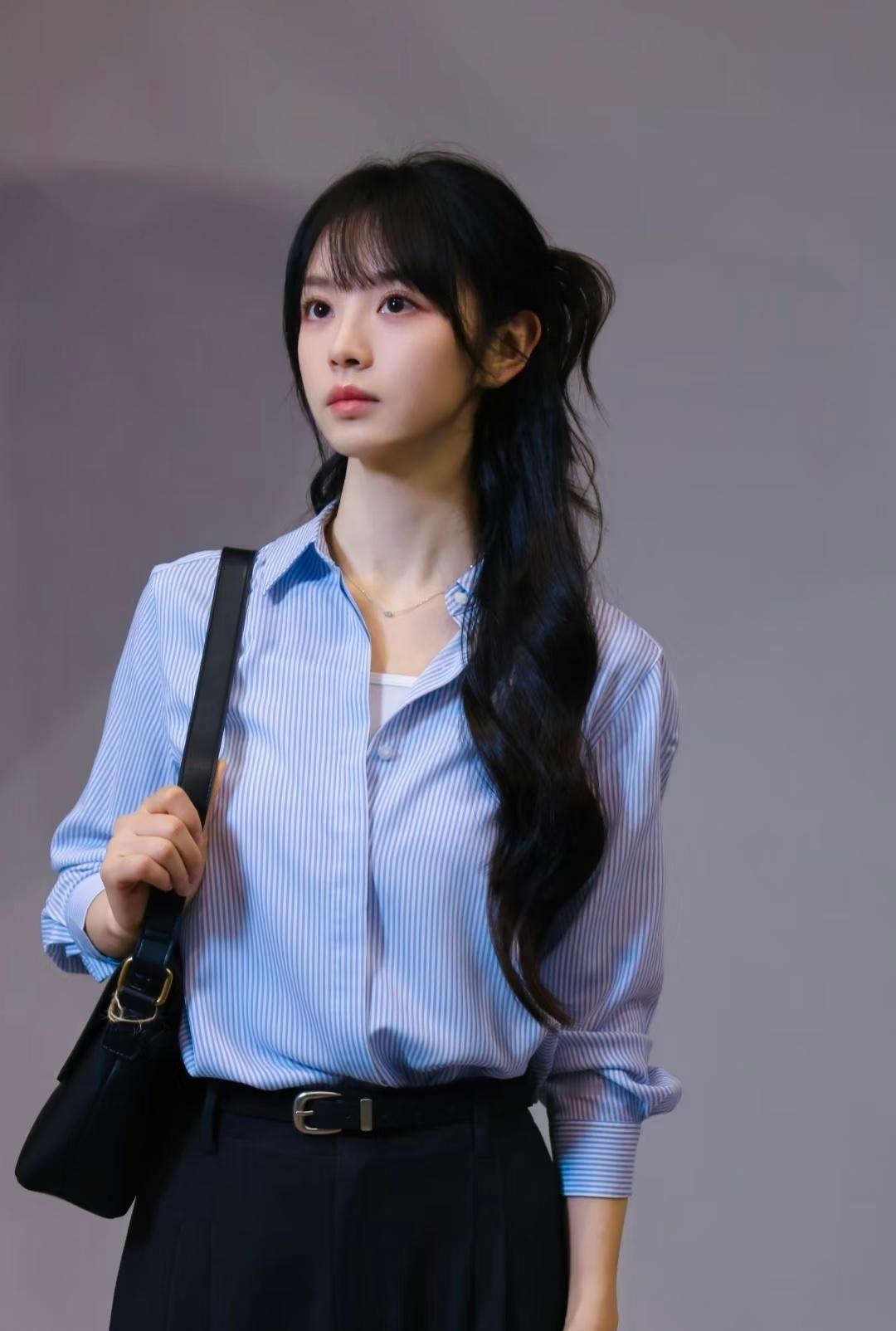 网友票选出最适合职场精英造型的女明星：TOP9赵露思TOP8赵今麦TOP7