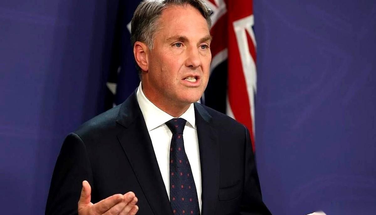 6艘围1艘。36个小时，就在我们家门口。你以为是哪部好莱坞大片？不，这是前阵