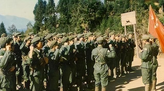 448团付培德等人坚持七昼夜是靠吃野草树皮？真相是山上藏着粮食很多人都被这