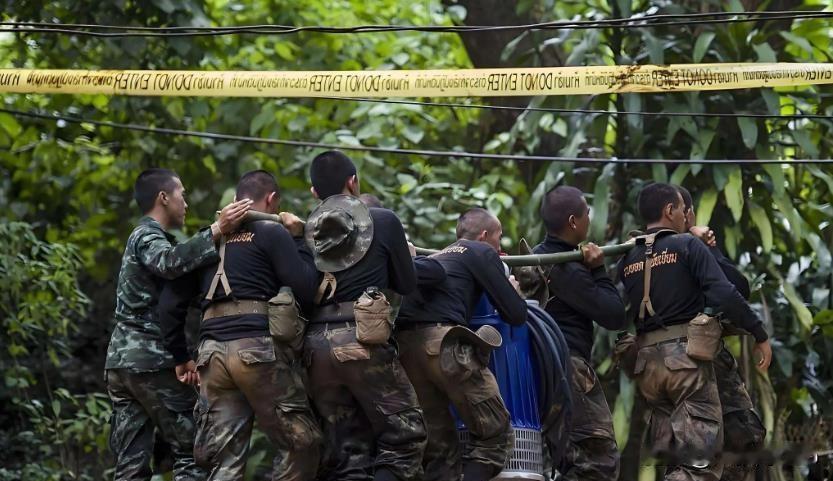 泰柬边境战火再起，柬军士兵哭诉想回家突遭炮击！近日，泰柬边境爆发激烈冲突，一