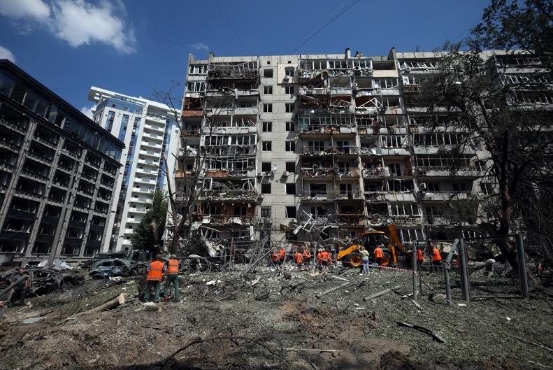 俄罗斯在跟乌克兰跟北约干仗。美国在跟伊朗干仗。英国在跟欧盟干仗。中国AI在跟美国