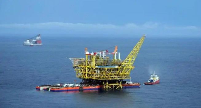 中方海上油气生产破纪录，日本眼睁睁看着很恼火，下一个目标春晓油气田！2025年1